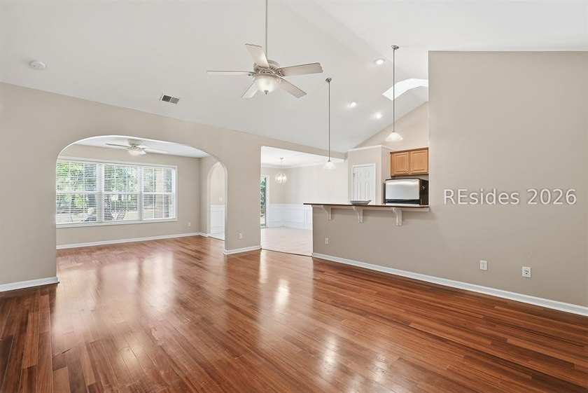 Enjoy peaceful lagoon views and an open-concept home, ideally - photo 3