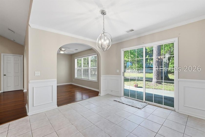 Enjoy peaceful lagoon views and an open-concept home, ideally - photo 8