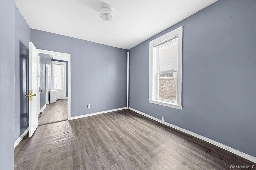 DELIVERED VACANT Ideally located near the Grand Concourse, 1070 - photo 6
