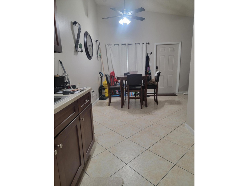 ATTENTION INVESTORS! Nice one-bedroom one and half bath unit in - photo 6