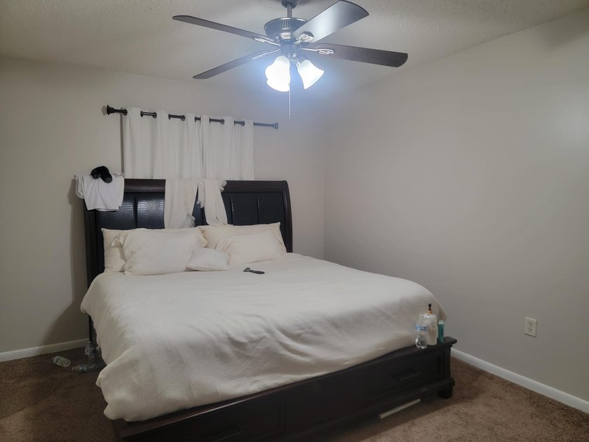 ATTENTION INVESTORS! Nice one-bedroom one and half bath unit in - photo 7