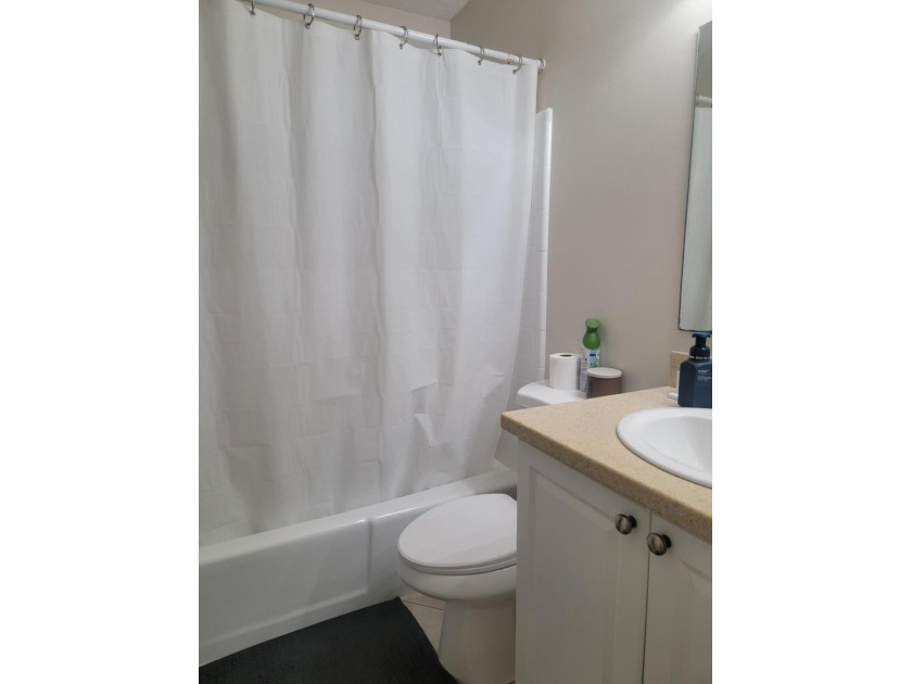 ATTENTION INVESTORS! Nice one-bedroom one and half bath unit in - photo 8