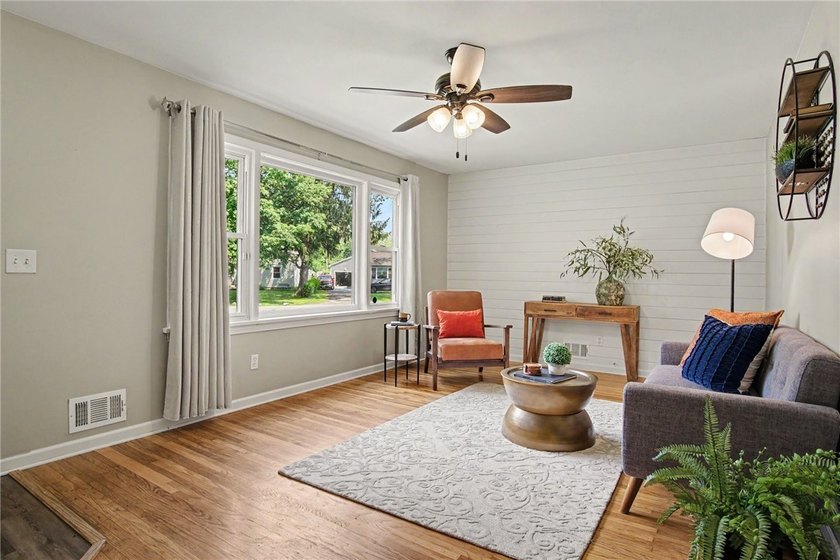 Welcome home to this beautifully updated 3-bedroom, 1.5-bath - photo 11