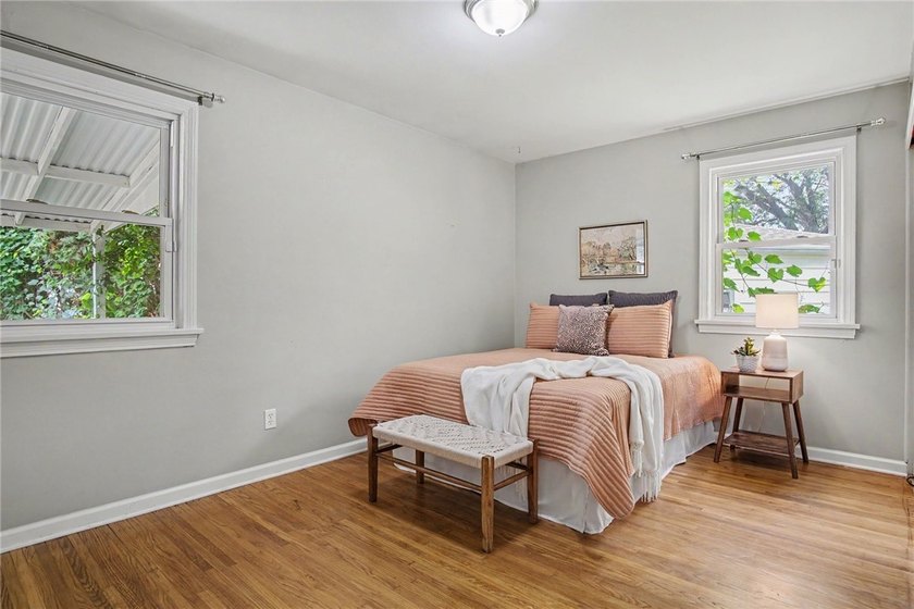 Welcome home to this beautifully updated 3-bedroom, 1.5-bath - photo 13