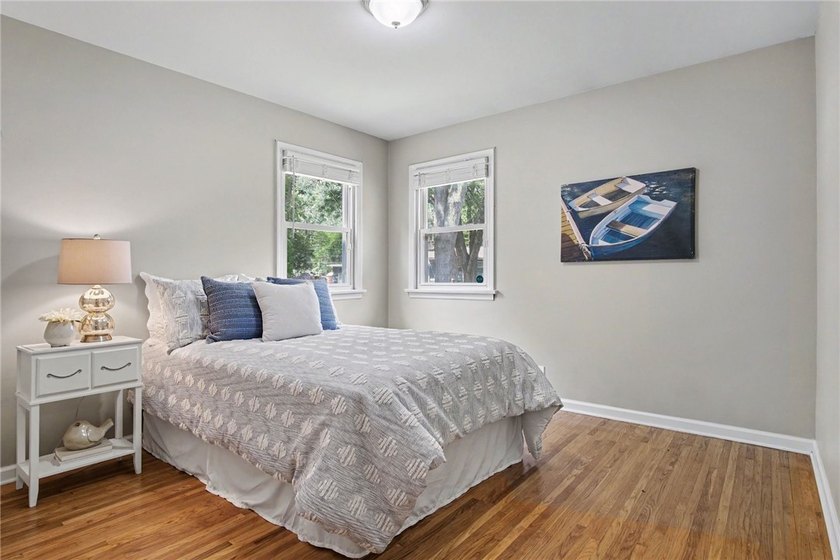 Welcome home to this beautifully updated 3-bedroom, 1.5-bath - photo 14