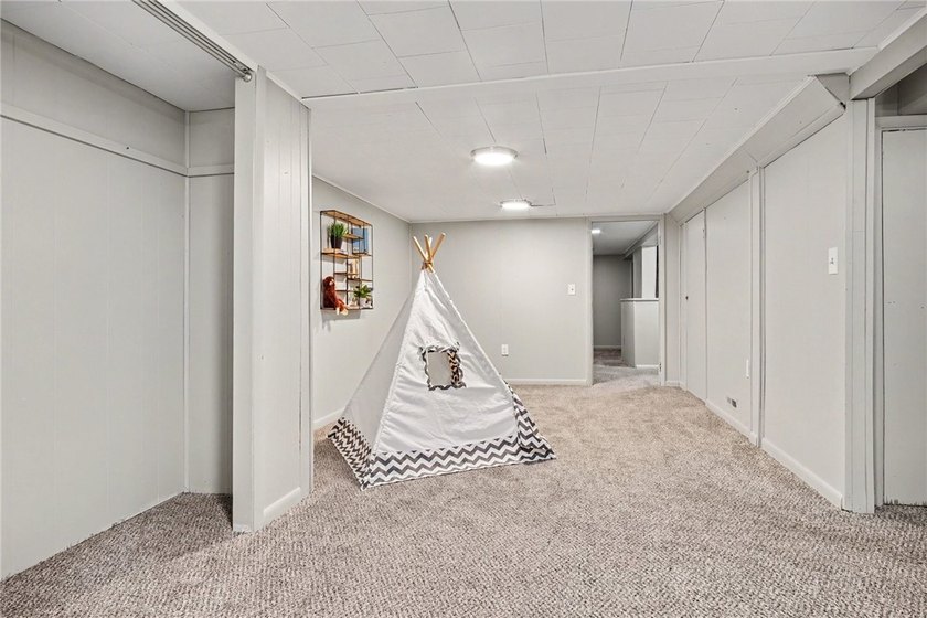 Welcome home to this beautifully updated 3-bedroom, 1.5-bath - photo 18