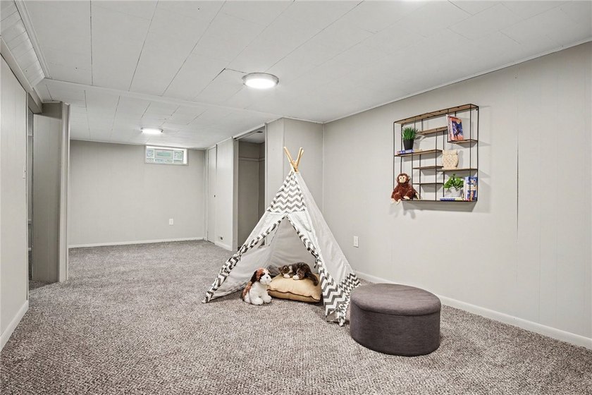 Welcome home to this beautifully updated 3-bedroom, 1.5-bath - photo 19