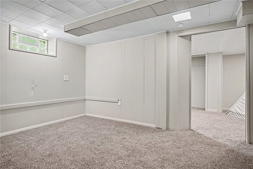 Welcome home to this beautifully updated 3-bedroom, 1.5-bath - photo 20