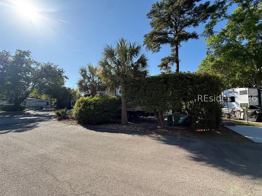 Experience waterfront living at Hilton Head Harbor Resort &amp; - photo 2