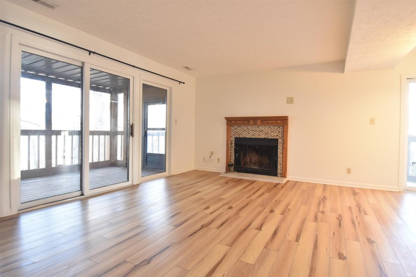 Highly desirable end-unit condo in Waters Edge II at The Pointe - photo 3