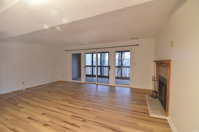 Highly desirable end-unit condo in Waters Edge II at The Pointe - photo 4
