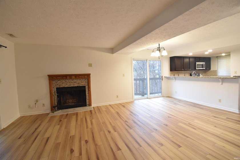 Highly desirable end-unit condo in Waters Edge II at The Pointe - photo 5