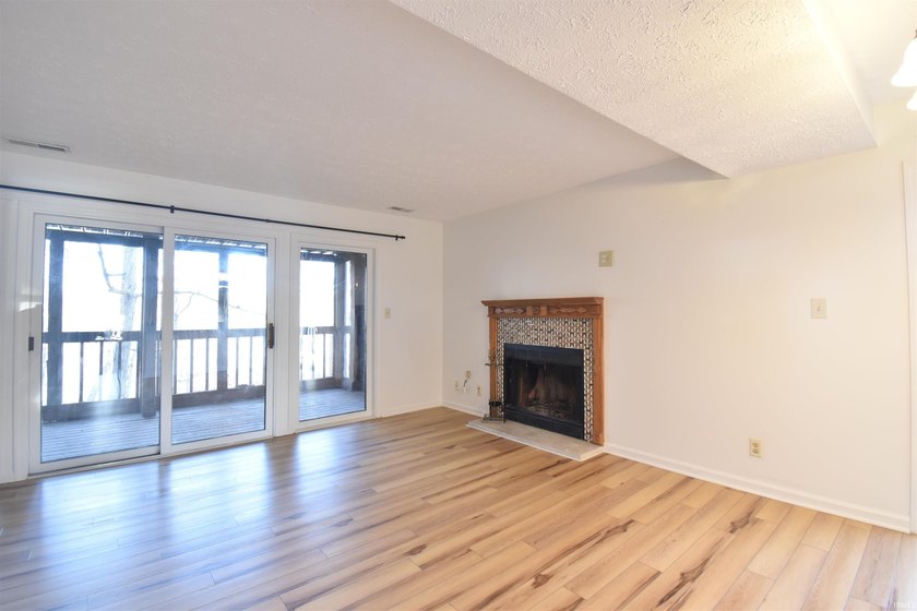 Highly desirable end-unit condo in Waters Edge II at The Pointe - photo 6
