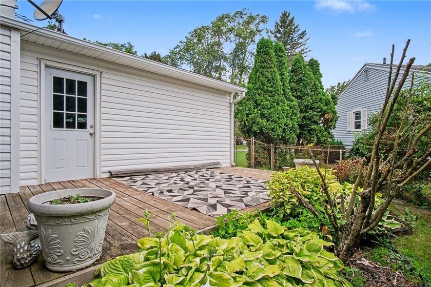 Welcome home to this beautifully updated 3-bedroom, 1.5-bath - photo 27