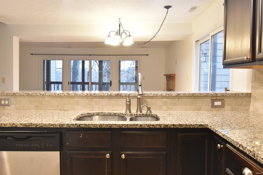 Highly desirable end-unit condo in Waters Edge II at The Pointe - photo 8