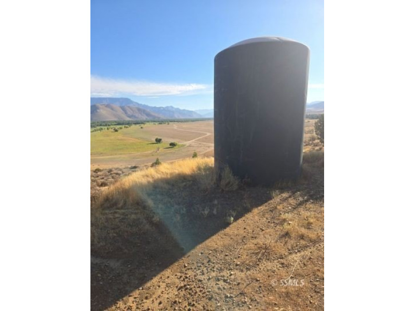 Discover 7.49 fully fenced acres with stunning lake views - photo 3