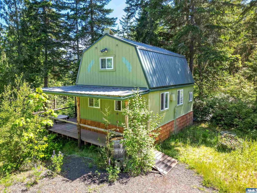 This unbelievable property presents a once-in-a-lifetime - photo 34