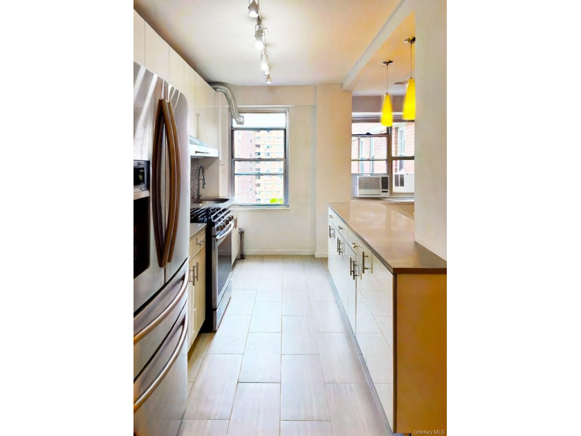 Large/mint condition one bedroom with open views toward the - photo 5