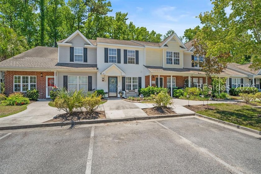 Welcome to 115 Bella Way in the centrally located Azalea Square - photo 2