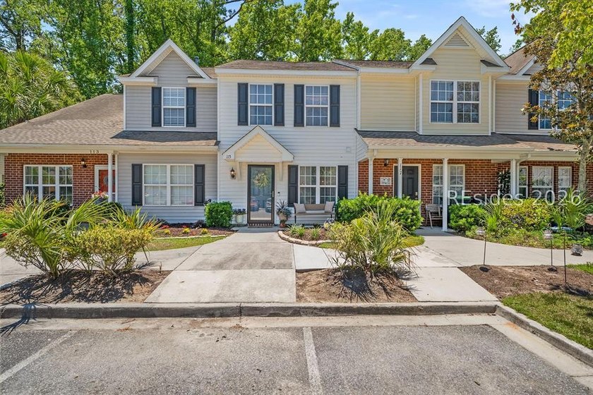 Welcome to 115 Bella Way in the centrally located Azalea Square - photo 3