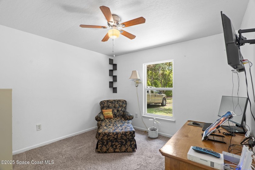 Wanting to live in the Space Coast? This MOVE IN READY home - photo 14