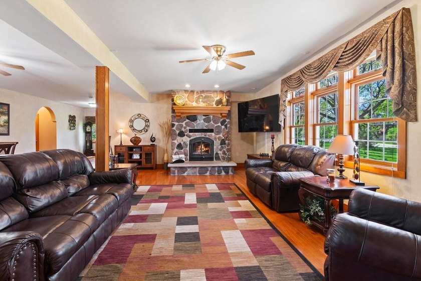 Discover this stunning 4,464 sq ft home set on 3.49 acres in the - photo 18