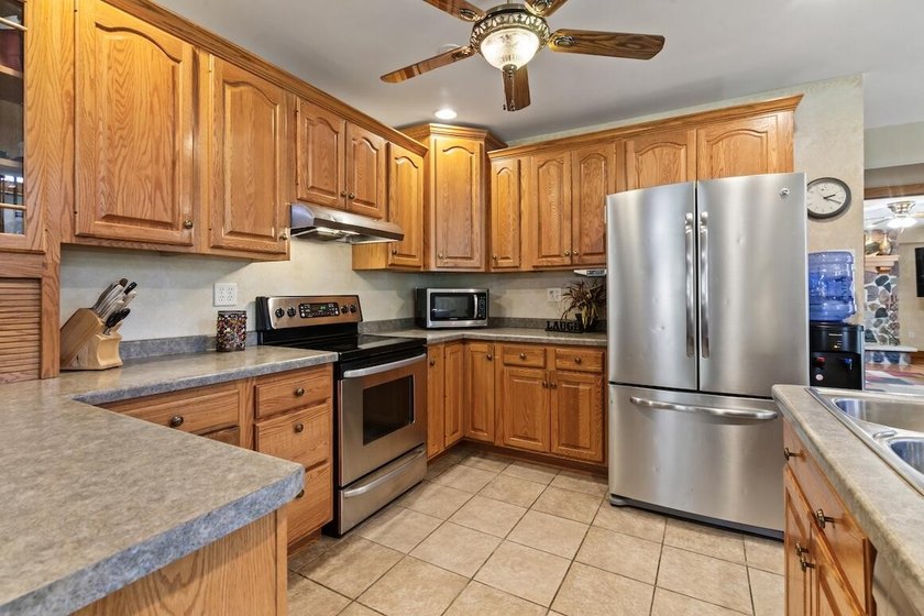 Discover this stunning 4,464 sq ft home set on 3.49 acres in the - photo 25