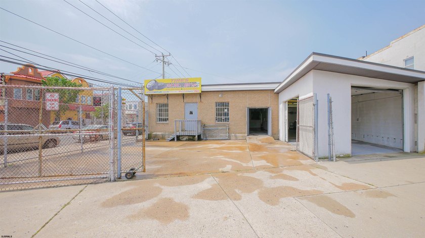 The property includes a spacious building, featuring both - photo 3