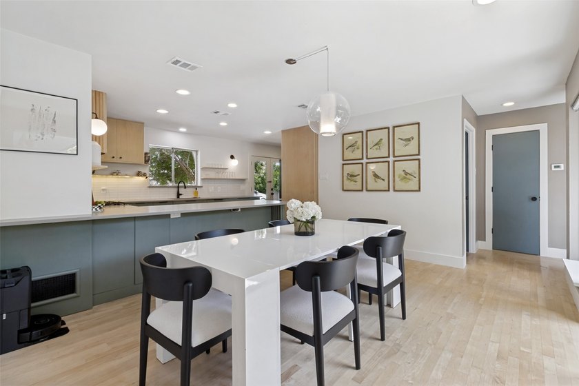 Steps from Prairie Creek, this beautifully renovated 4-bed - photo 6