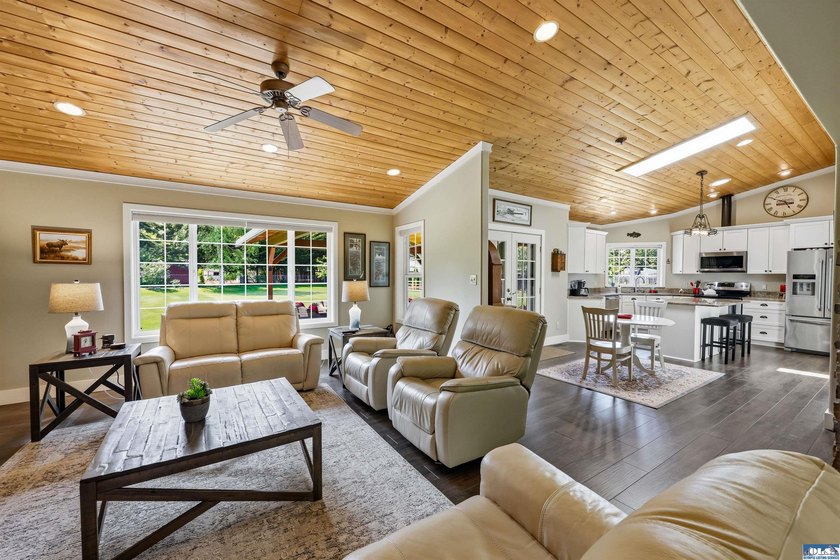 Immaculate and move-in ready, this stunning single-story home - photo 21