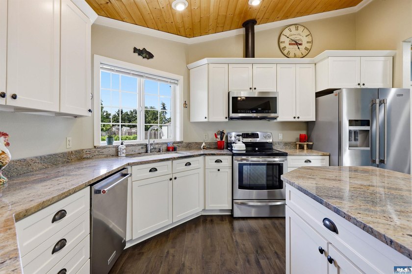 Immaculate and move-in ready, this stunning single-story home - photo 29