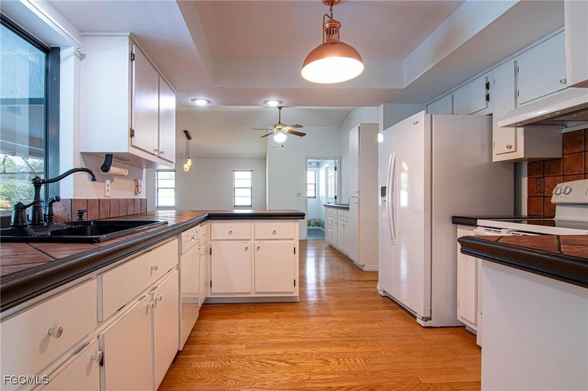 *** HOME ON A TRIPLE LOT SITE WITH CITY WATER AND SEWER *** ALL - photo 4