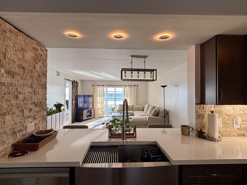 Discover this beautifully renovated 2-bedroom, 2-bathroom condo - photo 5