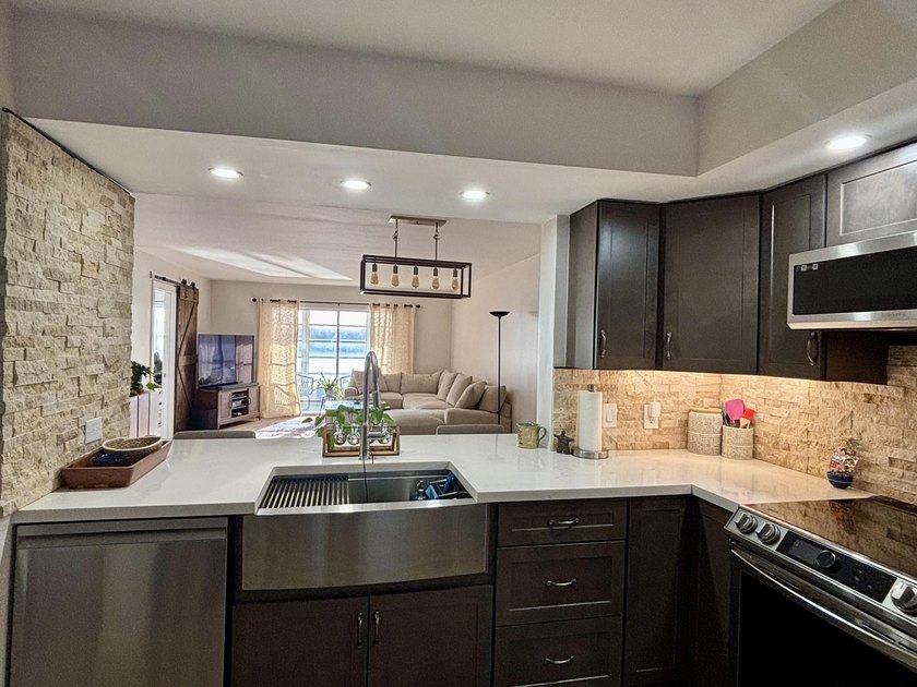 Discover this beautifully renovated 2-bedroom, 2-bathroom condo - photo 6