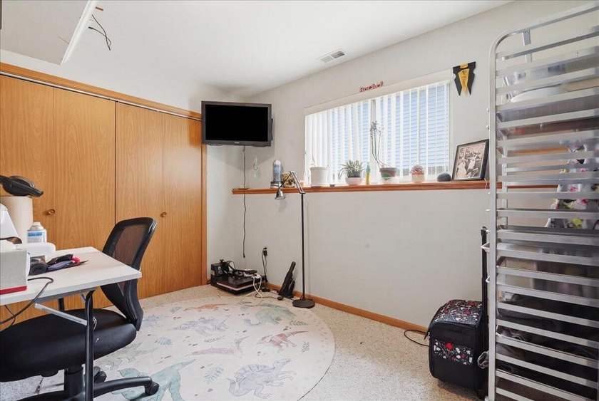 Located right over the border, this 3-bedroom 2 bath home is - photo 13