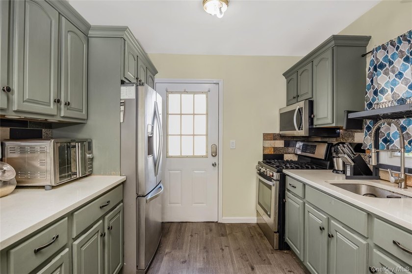 Welcome To This Well-Maintained 2 Bedroom, 2 Bathroom Home In - photo 7