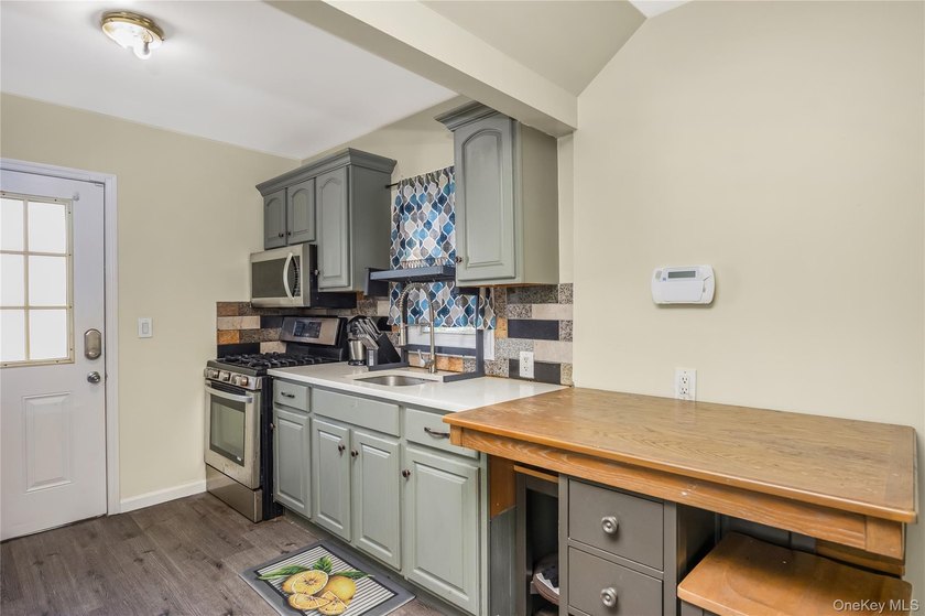 Welcome To This Well-Maintained 2 Bedroom, 2 Bathroom Home In - photo 9