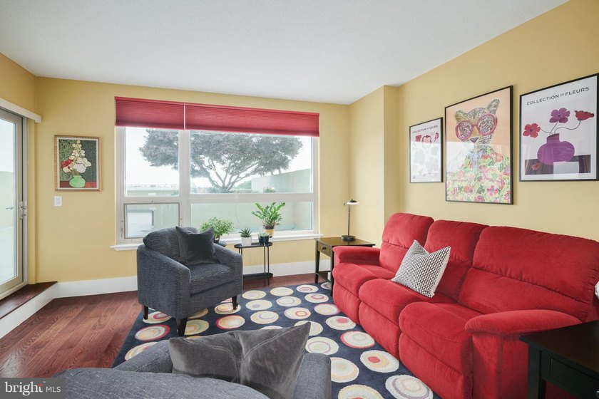 Welcome to elevated waterfront living at Dockside - photo 3