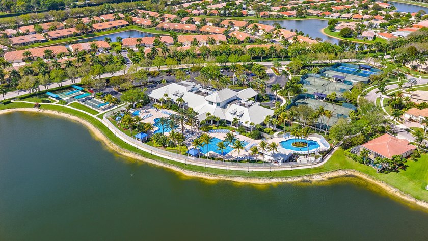 Highly desirable 55+ community of Baywinds. This well-maintained - photo 5