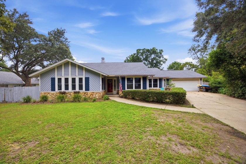 Welcome Home! This beautifully maintained home in The Woodlands - photo 3