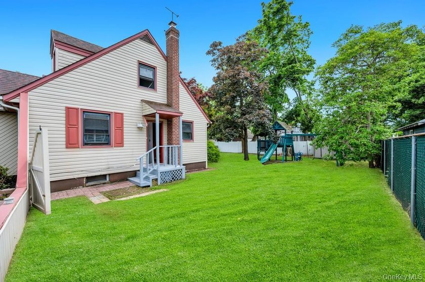 Welcome to this charming Cape Cod home located in the heart of - photo 6