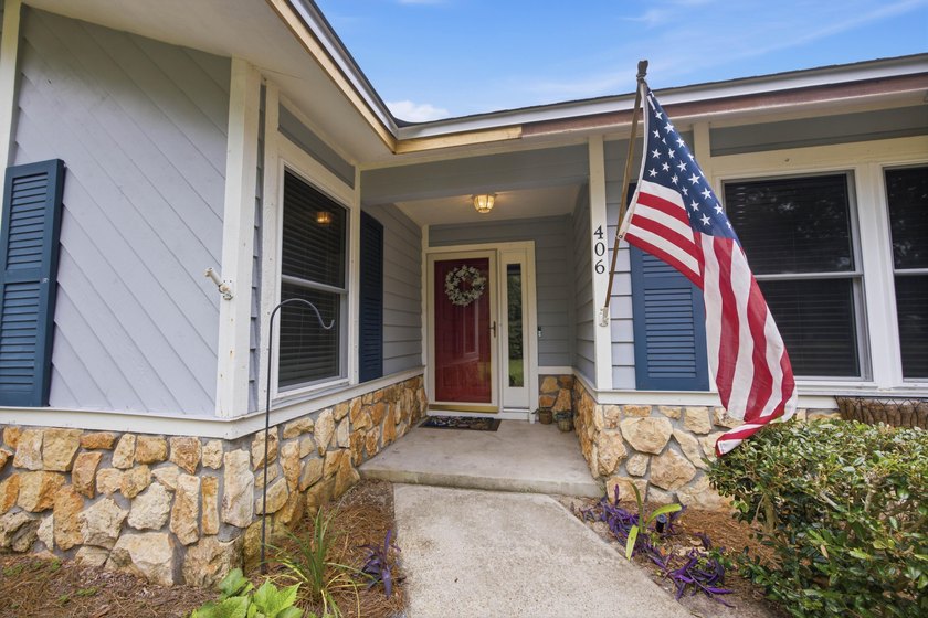 Welcome Home! This beautifully maintained home in The Woodlands - photo 8