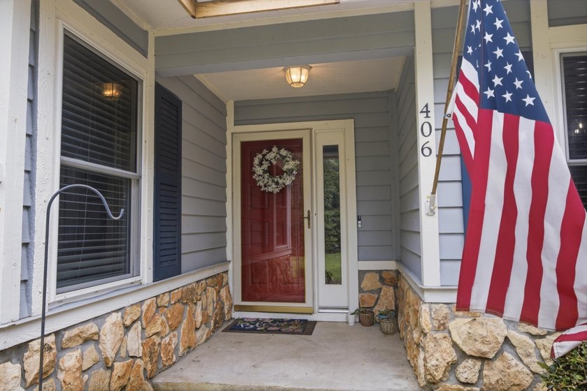 Welcome Home! This beautifully maintained home in The Woodlands - photo 9