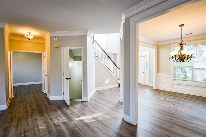 Wow, wow, wow! Experience this charming 6-bed and 3.5-bath - photo 14