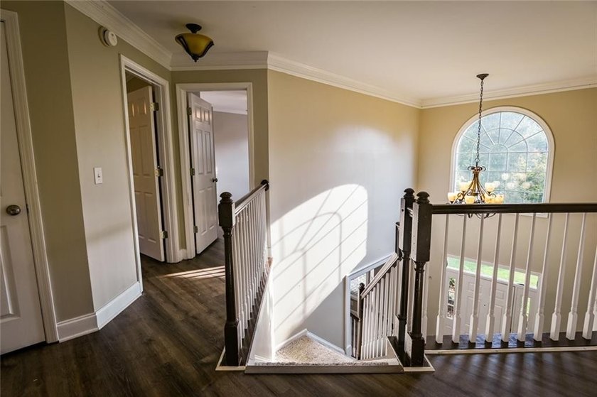 Wow, wow, wow! Experience this charming 6-bed and 3.5-bath - photo 19