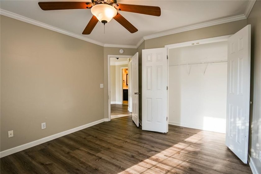 Wow, wow, wow! Experience this charming 6-bed and 3.5-bath - photo 20