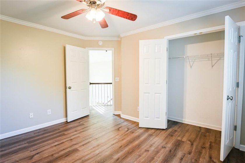 Wow, wow, wow! Experience this charming 6-bed and 3.5-bath - photo 21