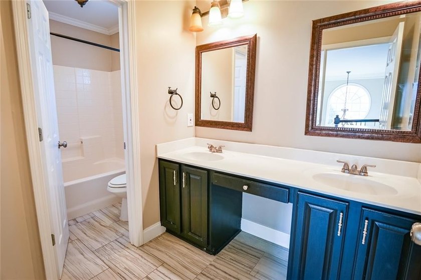 Wow, wow, wow! Experience this charming 6-bed and 3.5-bath - photo 22
