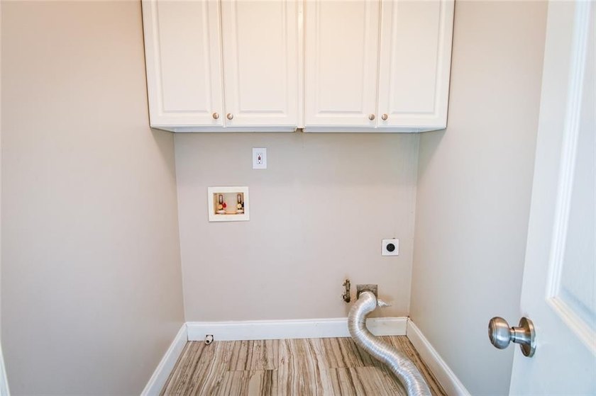 Wow, wow, wow! Experience this charming 6-bed and 3.5-bath - photo 23