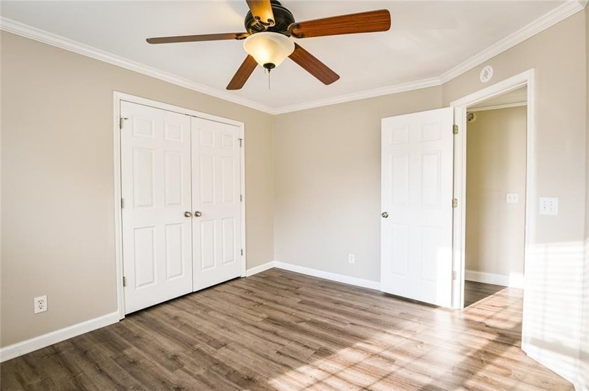 Wow, wow, wow! Experience this charming 6-bed and 3.5-bath - photo 24